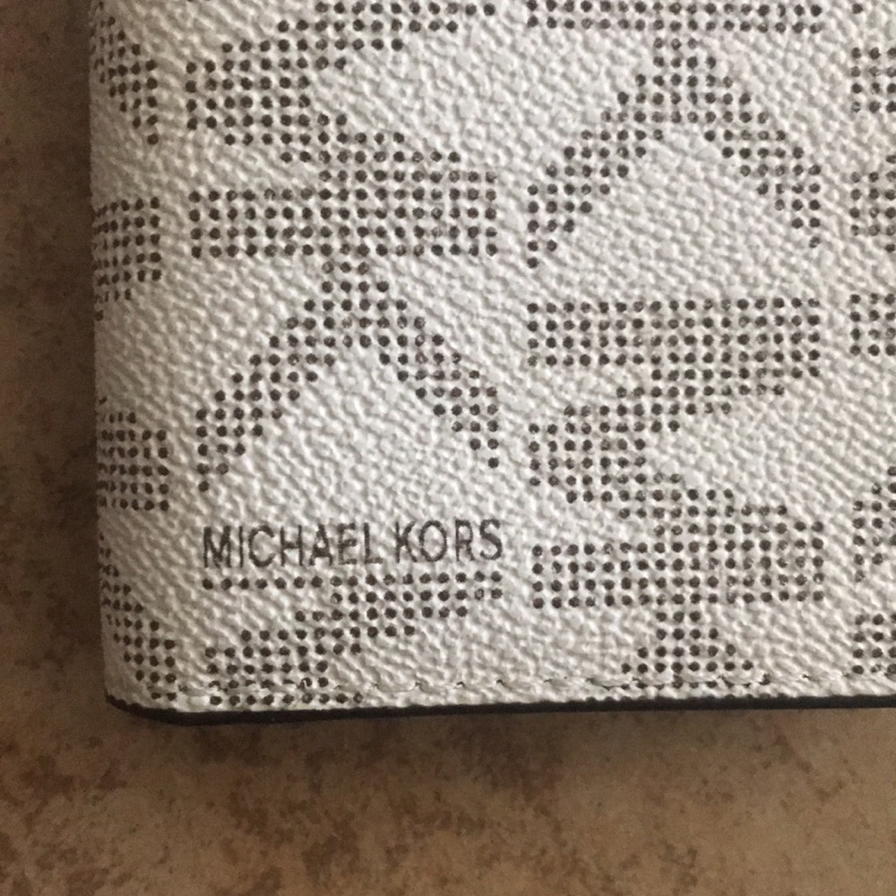 Michael Kors Wallet - Picture 12 of 15